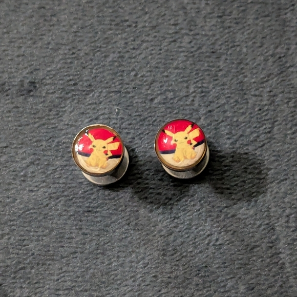 Pokemon Jewelry - Pikachu 6 Gauge Stainless Steel Screw Tunnels